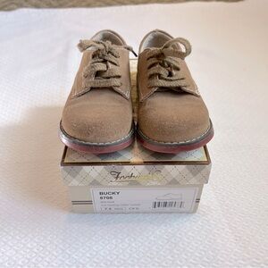 Footmates “Bucky” Oxford Shoes, Size 7.5